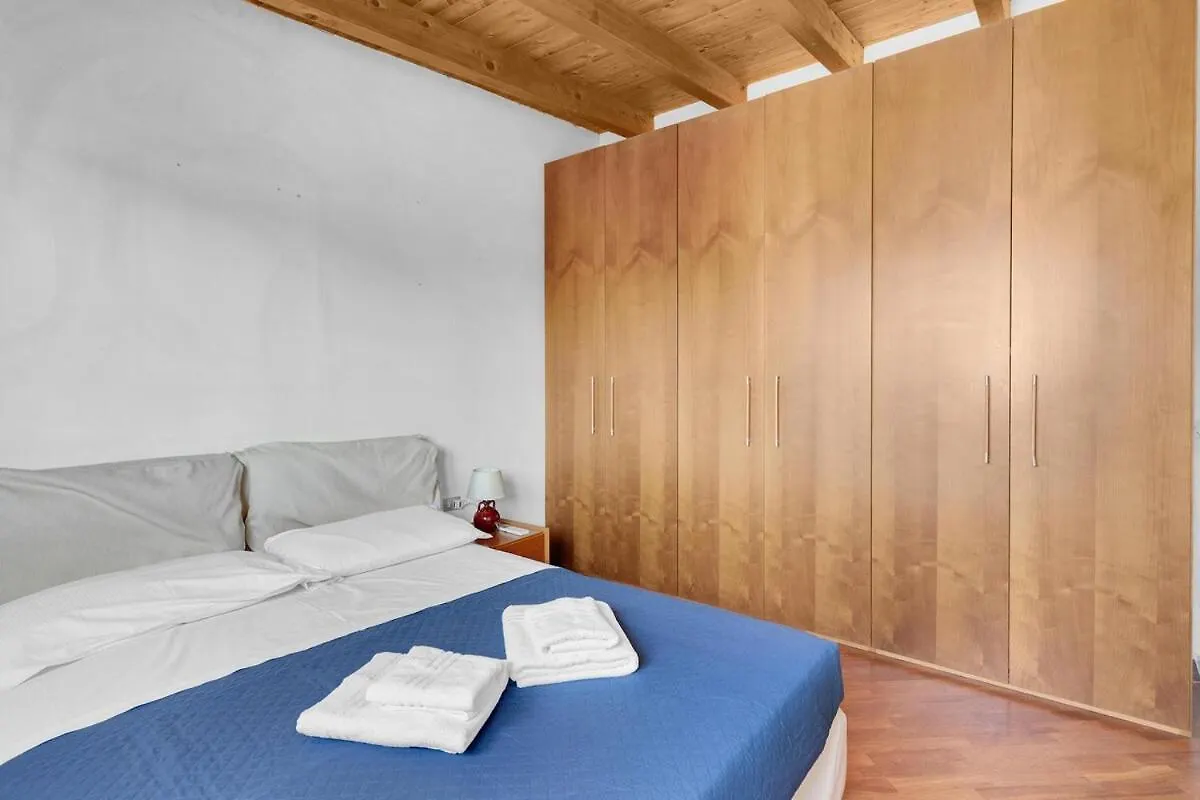 Apartment Metro M2 e AC - Open Space Moderno a Milano
